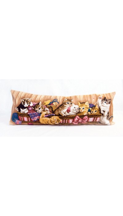 Наволочка гобелен (с  подушкой) "Игривые котята в корзине" Размеры: 90х35